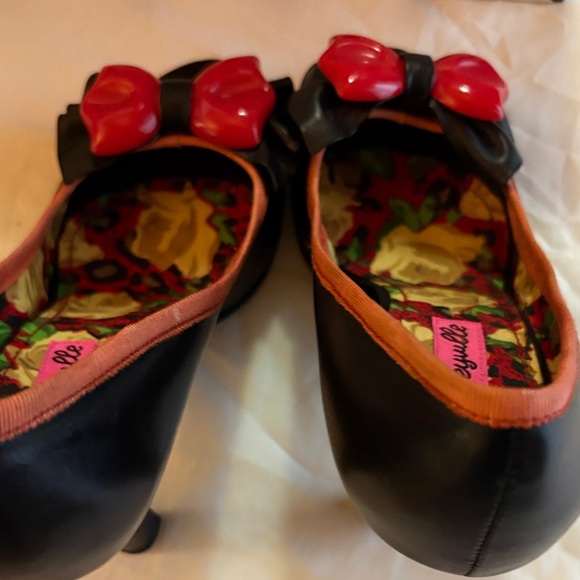 Betsey Johnson Black Heels with Red Bow - Picture 10 of 15